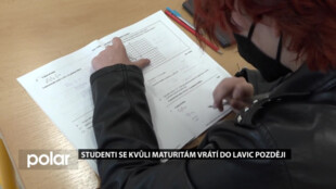 Na středních školách probíhají maturity, studenti se tak do lavic vrátí později