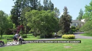 Basketbalisté vzali seniory do botanické zahrady