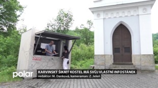 Karvinský šikmý kostel má svůj šikmý infostánek, turisty zajímají srovnávací fotografie