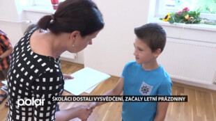 Školáci dostali vysvědčení, začaly letní prázdniny