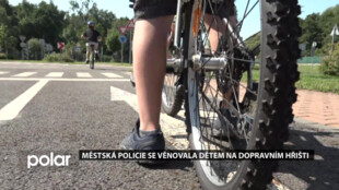 Městská policie se věnovala dětem na dopravním hřišti v rámci příměstského tábora