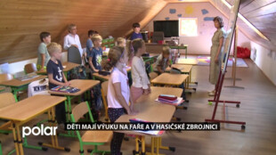 Dvě třídy dětí z Chlebovic mají netradičně učebny v prostorách fary a na hasičárně