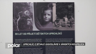 Před 30 lety poskytly Jánské koupele azyl dětským uprchlíkům z Jugoslávie. Připomíná to výstava.