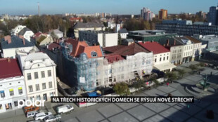 Na třech historických domech v Karviné se rýsují nové střechy a fasády