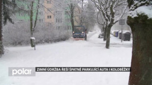 Zimní údržbu ve Frýdku-Místku komplikují špatně parkující auta i koloběžky