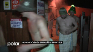 Zimními ulicemi Bruntálu se proběhli místní saunaři při svém lednovém novoročním běhu