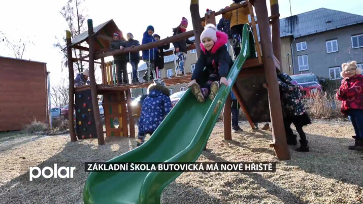Děti na Základní škole Butovická si užívají nového hřiště