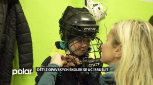 Předškoláci se učí bruslit, jednou týdně je na led vezmou hokejoví trenéři