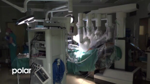 Lékaři ve FN Ostrava operují pomocí robota. Přístroj da Vinci mají jen dvě nemocnice v ČR