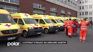 Na Ukrajinu vyrazily dopoledne z Ostravy sanitky. Červenému kříži je daroval MS kraj