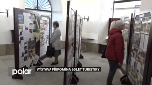 Výstava ve vestibulu radnice připomíná 60 let turistiky