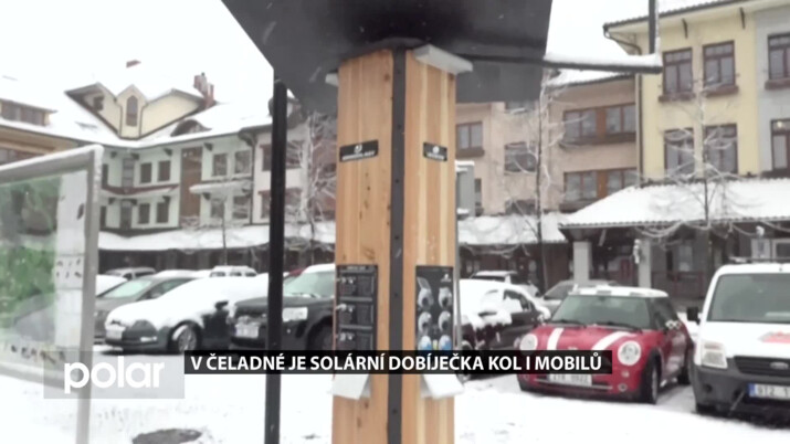 V Čeladné je na náměstí solární dobíječka kol i mobilů