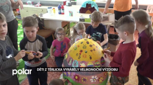 Děti z Těrlicka vyráběly velikonoční výzdobu, která zkrášlila obec