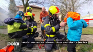 Hasiči z Jablunkova trénovali zásah při požáru v mateřské škole