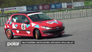 V Ostravě driftovali senioři. Nejstaršímu smykujícímu důchodci bylo 88 let