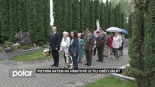 Pietním aktem na hřbitově uctili oběti druhé světové války