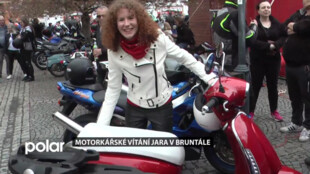 Více než 450 motocyklů obsadilo bruntálské náměstí. Konalo se motorkářské vítání jara