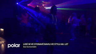 BEZ KOMENTÁŘE: Lidé se ve Stonavě bavili ve stylu 80. let