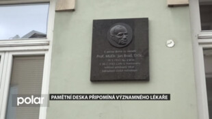 Pamětní deska v Havlíčkově ulici připomíná významného lékaře