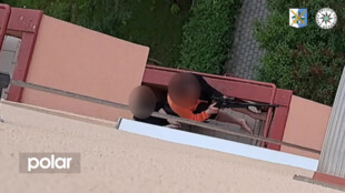 Opilý muž střílel z balkonu v Ostravě po lidech z airsoftové zbraně
