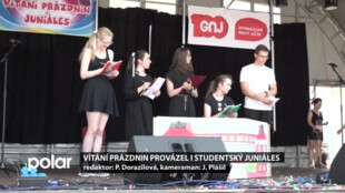 Vítání prázdnin na Masarykově náměstí provázel studentský Juniáles
