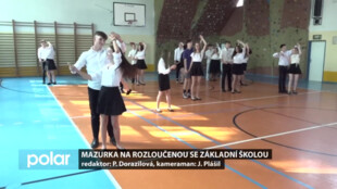 Slavnostní mazurka na rozloučenou se základní školou