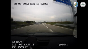 Záběry děsivé nehody na dálnici D1: Ujíždějící Lotyš byl obviněn z obecného ohrožení