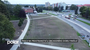 Práce na prostranství u obchodního domu v Karviné finišují. Už teď výrazně prokouklo