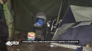 Strážníci našli mezi bezdomovci matku s miminkem. Sociální pracovníci už případ řeší