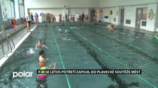Frýdek-Místek se letos potřetí zapojil do plavecké soutěže měst