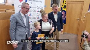 Handicapovaní hrdinové přebírali na krajském úřadě v Ostravě ocenění. Projekt letos ocenil in memoriam i Petra Langa, který bránil při střelbě na FNO dceru vlastním tělem