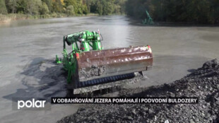 V odbahňování jezera Lodiček v Karviné pomáhají i podvodní buldozery