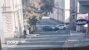 VIDEO: Vůz v Opavě nezastavil na značce STOP, z obou stran ho “sestřelila” dvě auta najednou