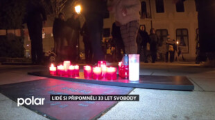 Lidé si na Nádvoří Václava Havla připomněli 33 let svobody