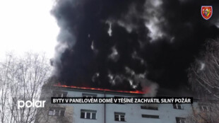 Hasiči bojovali v Českém Těšíně s požárem bytů v nejvyšších patrech věžového domu