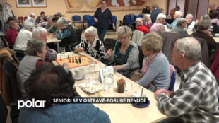 Porubské senior kluby se utkaly v Člověče, nezlob se. Už se chystají na Vánoce
