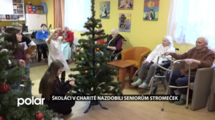 Školáci v charitním domě nazdobili seniorům stromeček