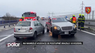 Ve Frýdku-Místku se na namrzlé vozovce srazilo 10 aut. Na místě zasahoval vrtulník