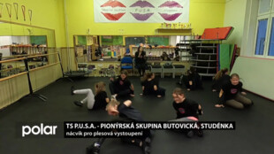 BEZ KOMENTÁŘE: Taneční skupina dívek P.U.S.A. trénuje na plesové ukázky