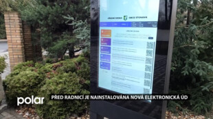 Před radnicí je nainstalována nová elektronická úřední deska