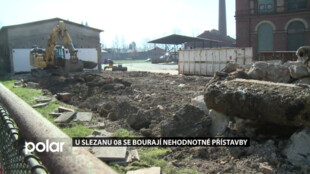 V areálu Slezanu ve Frýdku-Místku se bourají nehodnotné přístavby