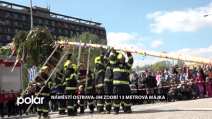 Náměstí Ostrava-Jih zdobí 13 metrová májka. Postavili ji dobrovolní hasiči a za odměnu dostali bečku piva