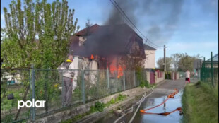 Hasiči zasahovali u požáru zahradní chatky v Oticích