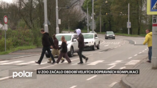 Nápor návštěvníků v Zoo Ostrava způsobuje dopravní komplikace, čeká se na parkovací dům