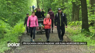 Lidé si vyšli na trasu okolo Palkovic, cestou plnili nejrůznější úkoly