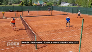 Pohár z tenisového turnaje čtyř měst vybojovali na domácích kurtech Rychvaldští