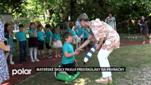 Předškoláci se loučí se školkami. V Moravské Ostravě je slavnostně pasují na prvňáčky