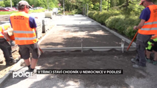 V Třinci staví chodník u nemocnice Podlesí, od července bude úsek úplně uzavřen