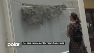 Porubská Galerie Dukla patří výstavě Half life. Udělaná je přímo pro prostor galerie
