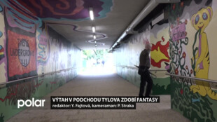 Výtah v podchodu Tylova v Ostravě zdobí fantasy. Ladí tak s muralem